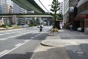 敷地東側の前面道路(国道41号線・名古屋高速)