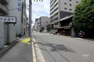 敷地南側の前面道路