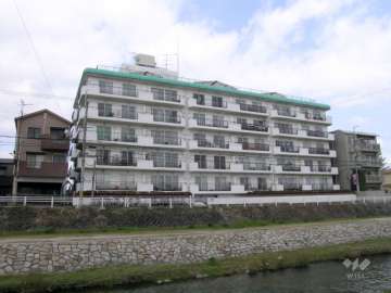 仁川グランドハイツの外観（南側から）