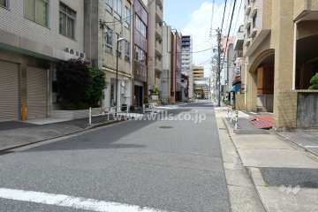 敷地東側の前面道路