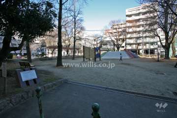 敷地東側にある『七小公園』