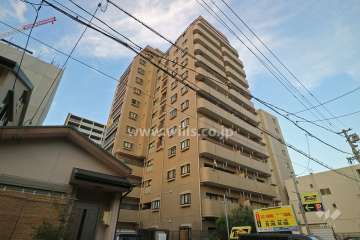 ライオンズシティ泉の外観（南西側から）