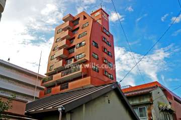 ライオンズマンション代官町の外観（南東側から）
