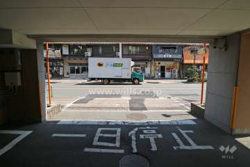 駐車場出入り口