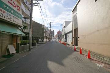 敷地北側の前面道路（東側から）