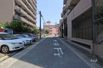 敷地北側の前面道路