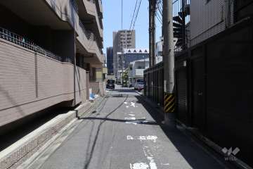 敷地南側の前面道路