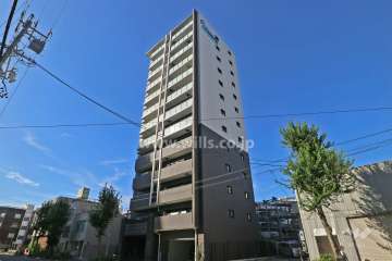 プレサンスロジェ代官町の外観（南東側から）