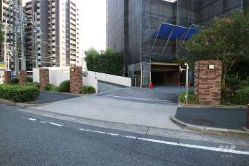駐車場出入り口