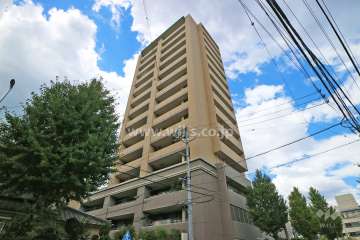 ライオンズ代官町レジデンスの外観（南東側から）