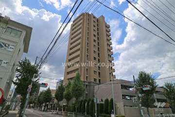 ライオンズ代官町レジデンスの外観（北東側から）