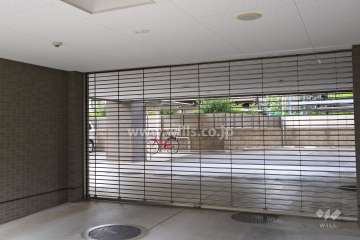 駐車場出入り口（リングシャッター付き）