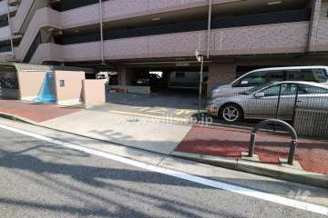 敷地内駐車場（屋内平面式と屋外平面式）