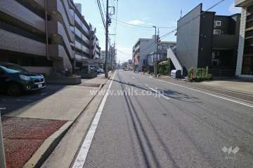 敷地の北側前面道路（東側から）