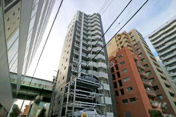 プレサンスロジェ高岳駅前の外観（南東側から）