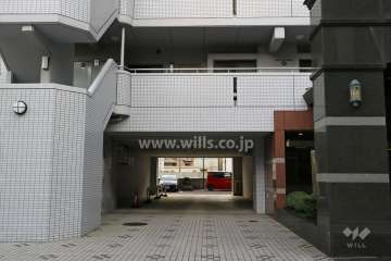 駐車場出入り口