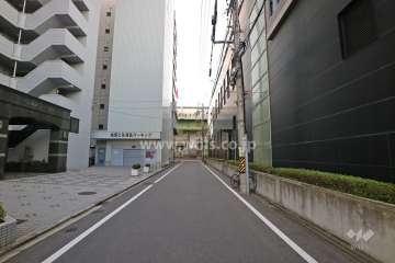 敷地北側の前面道路（東側から）