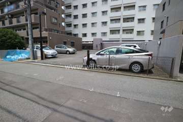 駐車場出入り口