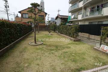 敷地内の植栽スペース