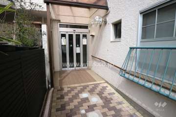 南側エントランス