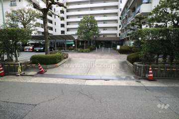 駐車場出入り口