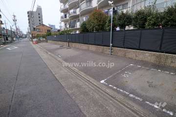 敷地内南側駐車場（屋外平面式）