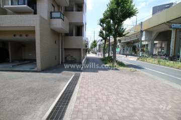 敷地北側の前面道路（東側から）