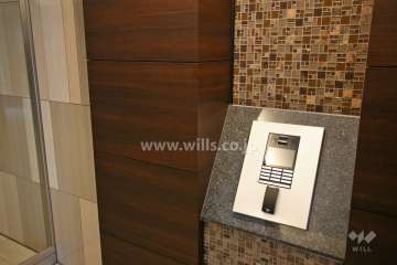 エントランスはオートロック付きです。