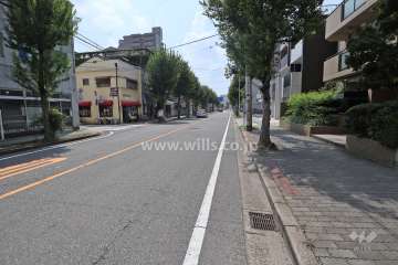 敷地南側の前面道路