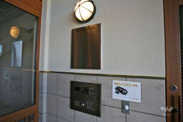 オートロックと案内板