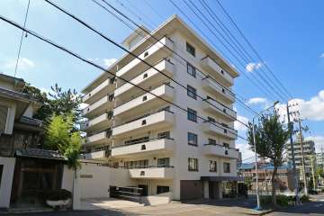 マンション徳川苑の外観（南東側から）