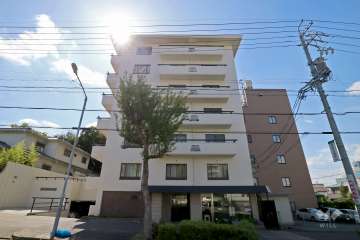 マンション徳川苑の外観（東側から）