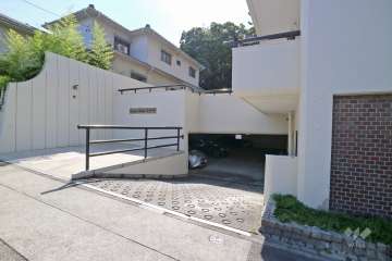 駐車場出入り口