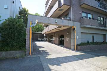 駐車場出入り口