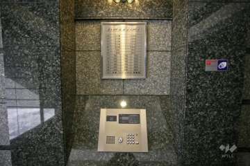 オートロックと案内板