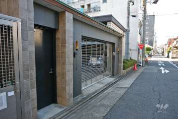 駐車場出入口（北側/リングシャッター付き）