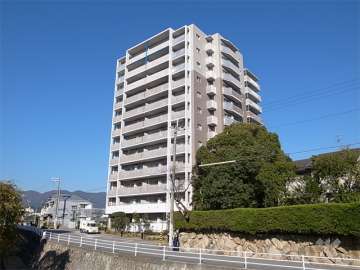 メゾンドール仁川の外観（南東側から）