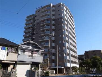 メゾンドール仁川の外観（南西側から）