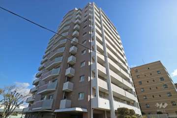 メゾンドール仁川の外観（南西側から）