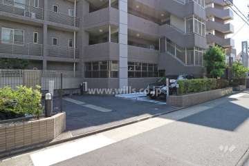 駐車場出入り口