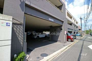 駐車場出入り口