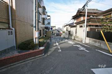 敷地東側の前面道路