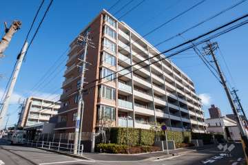 マストスクエア白壁の外観（南西側から）