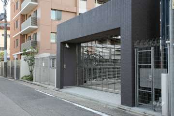 駐車場出入り口（リングシャッター付き）