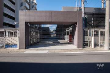 東側敷地内駐車場出入り口（リングシャッター付）