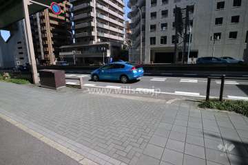 敷地内東側駐車場の出入り口