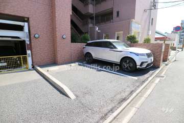 敷地内西側駐車場（屋外平面式）