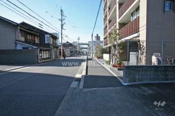 敷地南側の前面道路