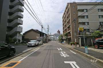敷地北側の前面道路（東側から）