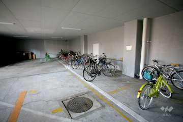 屋内に設けられた駐輪場